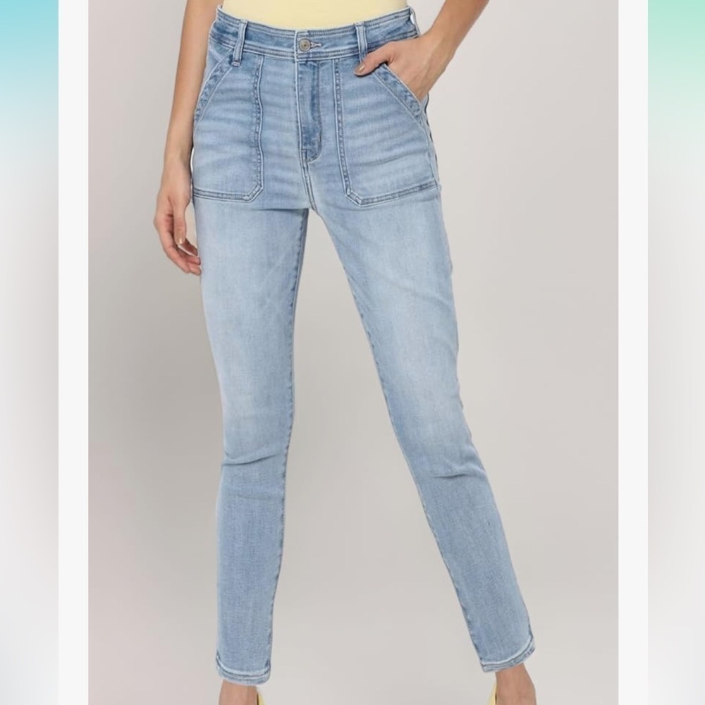 American eagle Women's high rise skinny Blue Jeans with large front pockets